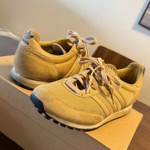 Adidas retro 600 series